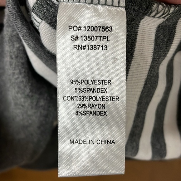 Doe & Rae size 3X gray and white stripe long sleeve top with ruffle sleeve - Picture 6 of 8